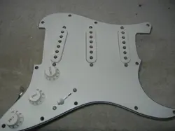 WHITE PICKGUARD ALNICO