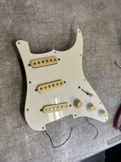 1993 FENDER SQUIER STRAT STRATOCASTER GUITAR LOADED PICKGUARD 1 PLY 11 HOLE MIK