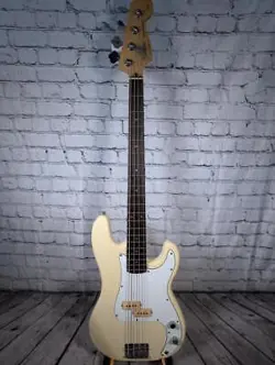FENDER PRECISION BASS (BCP018949)