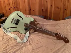 SIGNATURE FENDER STARCASTER