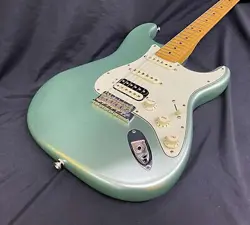 FENDER AMERICAN PROFESSIONALII USED 2022 ALDER BODY MAPLE NECK W/HARD CASE