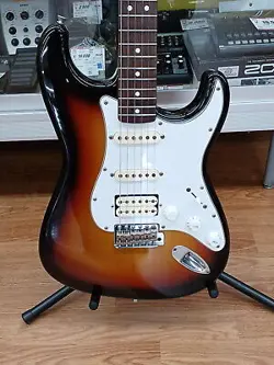 FENDER JAPAN STRATCASTER USED MAPLE NECK ROSEWOOD FINGERBOARD W/SOFT CASE