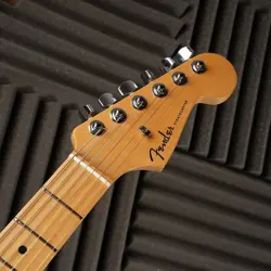 ELITE STRATOCASTER WITH