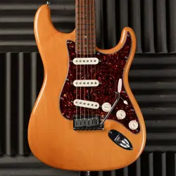 FENDER AMERICAN DELUXE STRATOCASTER WITH ROSEWOOD FRETBOARD 2005 - AMBER