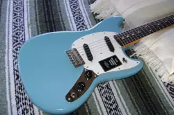 MUSTANG GUITAR ROSEWOOD