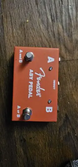 FENDER 2 SWITCH ABY PEDAL USED IN EXCELLENT CONDITION