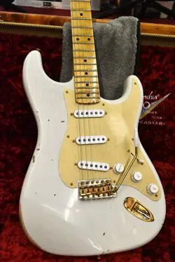 STRATOCASTER RELIC DESERT