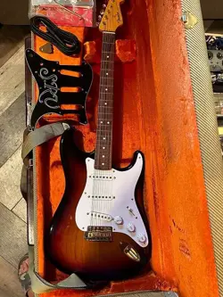 FENDER ARTIST SERIES STEVIE RAY VAUGHAN STRATOCASTER ELECTRIC GUITAR EXCELLENT