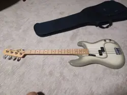 2012 FENDER 70S
