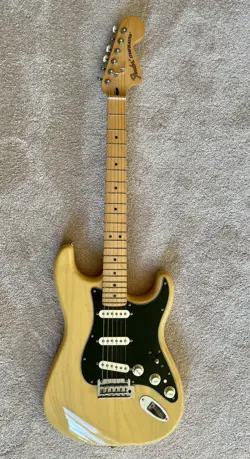 2016 FENDER DELUXE STRATOCASTER ASH/MAPLE MEXICO VINTAGE BLONDE ELECTRIC GUITAR