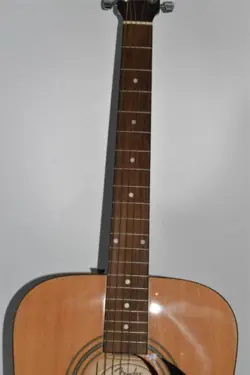 ACOUSTIC GUITAR HIGH