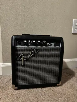 FENDER FRONTMAN 10G GUITAR AMP, 10 WATTS, 6 INCH FENDER SPECIAL DESIGN SPEAKER