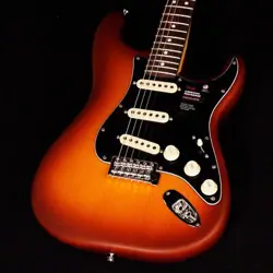 FENDER: FSR AMERICAN PERFORMER SPRUCE STRATOCASTER ROSEWOOD HONEY BURST