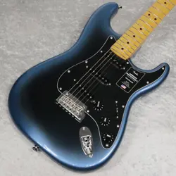 FENDER: AMERICAN PROFESSIONAL II STRATOCASTER MAPLE DARK NIGHT
