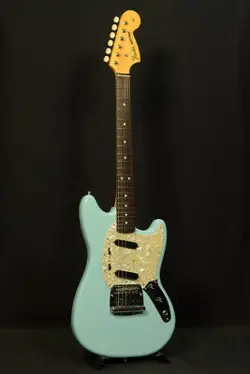 FENDER MADE IN JAPAN TRADITIONAL II 60S MUSTANG DAPHNE BLUE