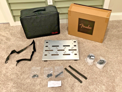 FENDER® PROFESSIONAL PEDALBOARD WITH BAG - SMALL (PRODUCT 0991084001)