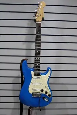 1994 FENDER STRATOCASTER AMERICAN ELECTRIC GUITAR BLUE (LP9019644)