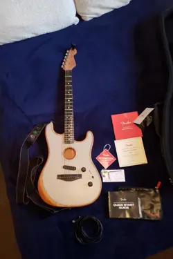 FENDER ACOUSTASONIC STRATOCASTER GUITAR TRANSPARENT SONIC BLUE