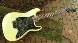 STRATOCASTER PEARL FINISH