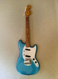 FENDER VINTERA MUSTANG GUITAR  , LAKE PLACID BLUE   CASE 💥