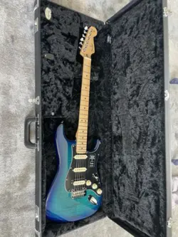 FENDER STRATOCASTER PLAYERS SERIES