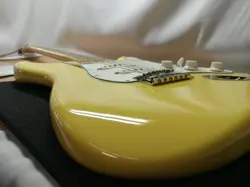 STRATOCASTER IN BUTTERCREAM