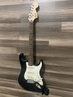 FENDER SQUIER AFFINITY SERIES STRATOCASTER ELECTRIC GUITAR BLACK W/ACCESSORIES