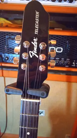 TELECASTER FENDER GUITAR