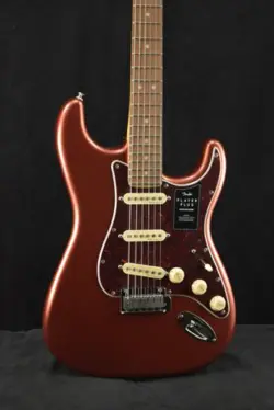 FENDER PLAYER PLUS STRATOCASTER PAU FERRO FINGERBOARD AGED CANDY APPLE RED