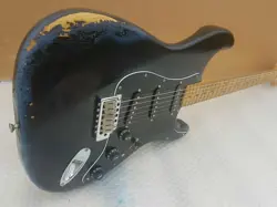 1982 FENDER STRATOCASTER USA - 3 BOLT - ROAD WORN