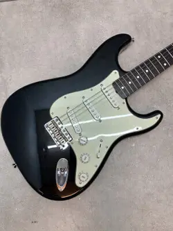 ELECTRIC GUITAR USED FENDER TRADITIONAL II 60S STRATOCASTER 2023 BLACK