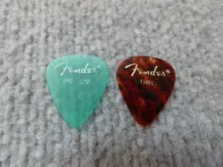VINTAGE GUITAR PICKS 2 FENDER THIN MEDIUM