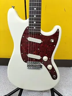 FENDER JAPAN CHAR MUSTANG USED 2022 BASSWOOD BODY MAPLE NECK WHITE W/GIG CASE