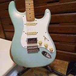VINTERA 50 STRATOCASTER