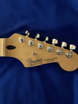 FENDER STRATOCASTER STANDARD MAPLE NECK