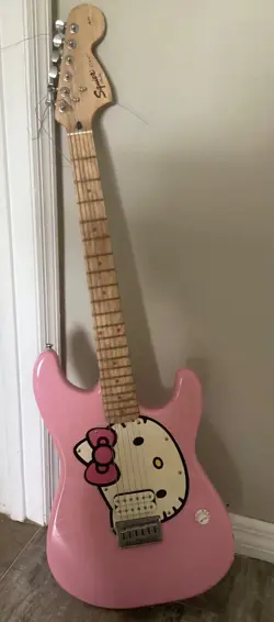 HELLO KITTY FENDER SQUIER GUITAR