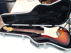 2009 FENDER AMERICAN STANDARD STRATOCASTER-3 COLOR SUNBURST EXCELLENT CONDITION