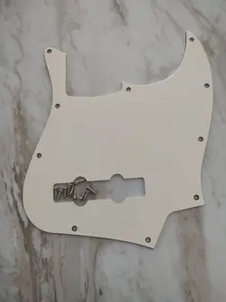 JAZZ BASS PICKGUARD