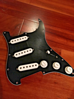 PICKGUARD TUX