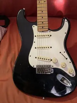 FENDER STRATOCASTER BLK