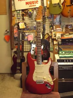 FENDER AMERICAN VINTAGE 62 STRATOCASTER (1997)