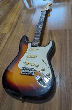 FENDER JAPAN USA STRATOCASTER GUITAR