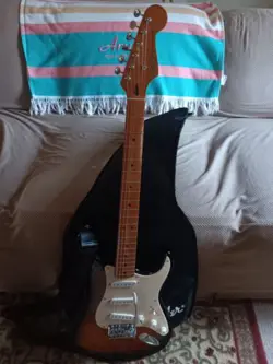 SQUIER BY FENDER CLASSIC '50S STRATOCASTER 6 STRING ELECTRIC GUITAR - SUNBURST