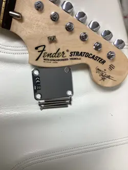 USA FENDER YNGWIE MALMSTEEN STRATOCASTER SCALLOPED NECK PLATE & MACHINED SCREWS