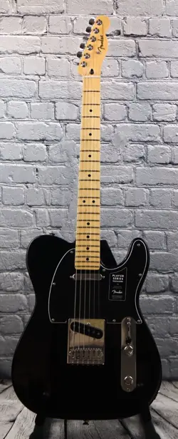 FENDER PLAYER TELECASTER WITH MAPLE FINGERBOARD, BLACK