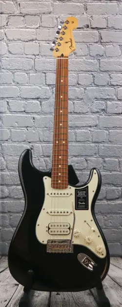 FENDER PLAYER STRATOCASTER HSS WITH PAU FERRO FRETBOARD BLACK