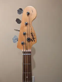 SQUIER P-BASS AFFINITY