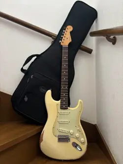 ELECTRIC GUITAR FENDER MEXICO ROAD WORN STRATOCASTER S/N MX11087127 & SOFT CASE