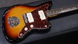 FENDER AMERICAN VINTAGE 1962 JAZZMASTER