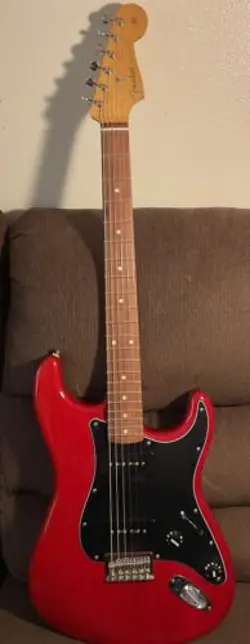 STRATOCASTER MIM RED